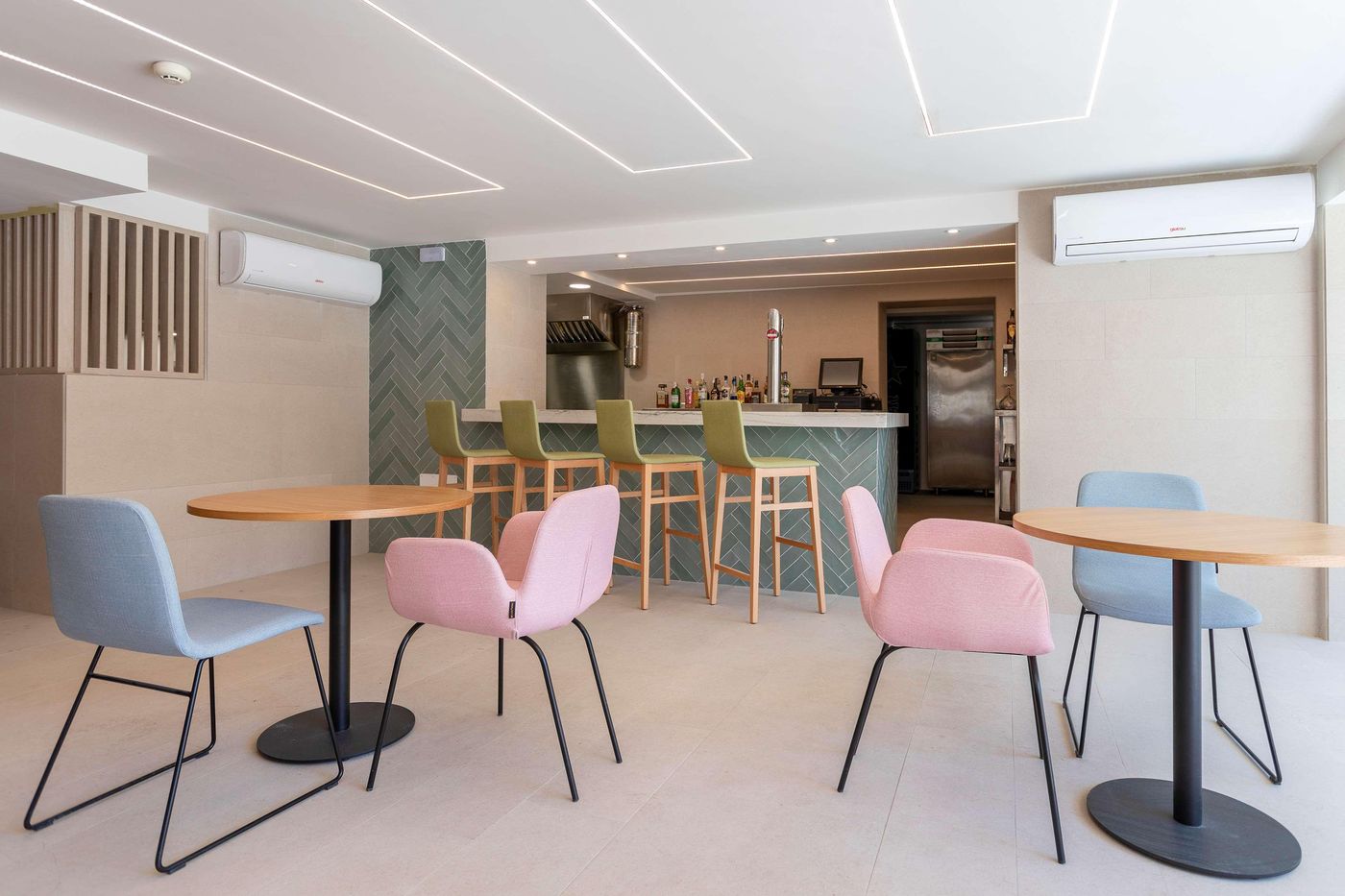 Apartamentos-Halley-Affiliated-By-Melia-Restaurant-33