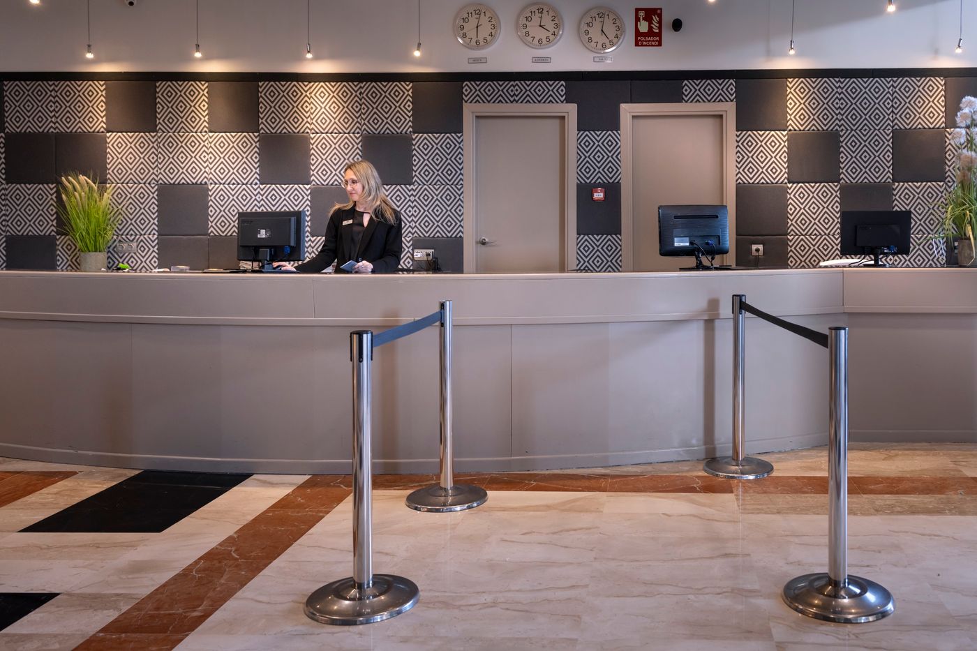 4R-Gran-Regina-Hotel-Lobby-39