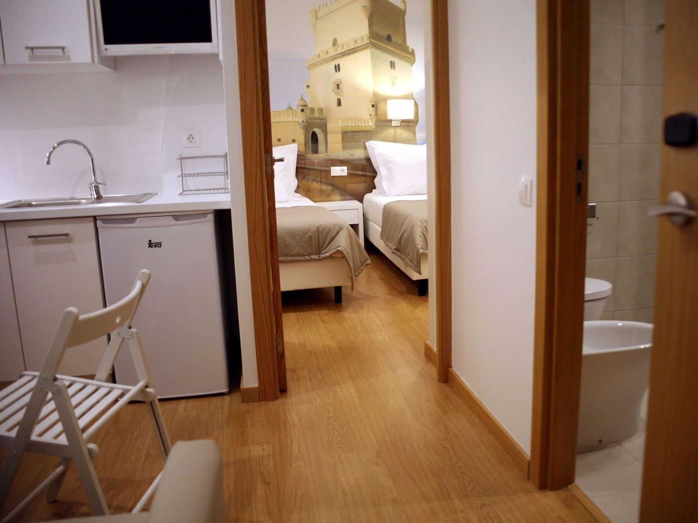 Lisbon-Style-Guesthouse-Room-10