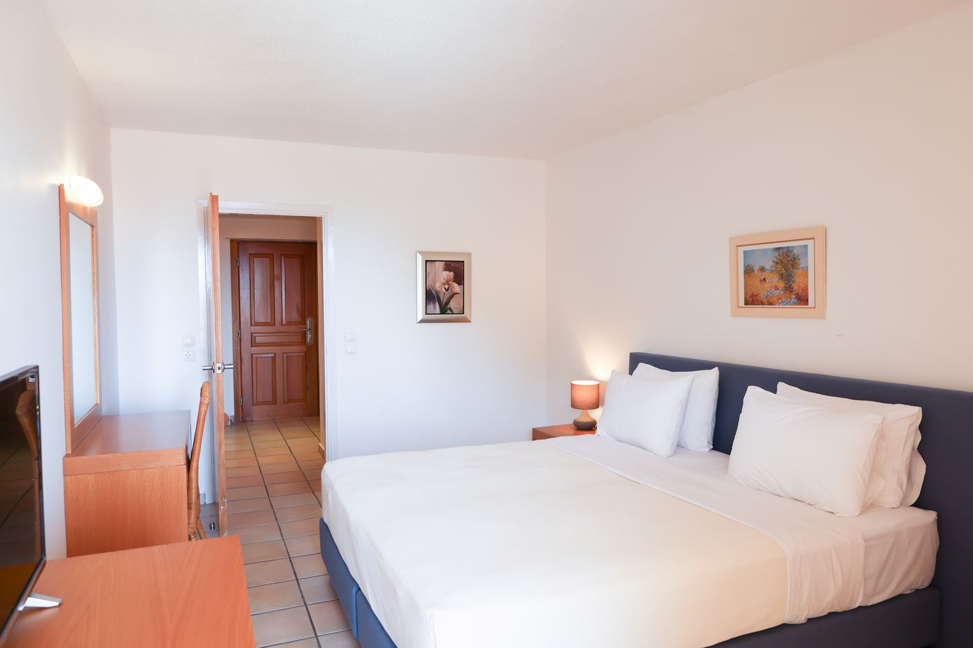 Kanapitsa-Mare-Room-27