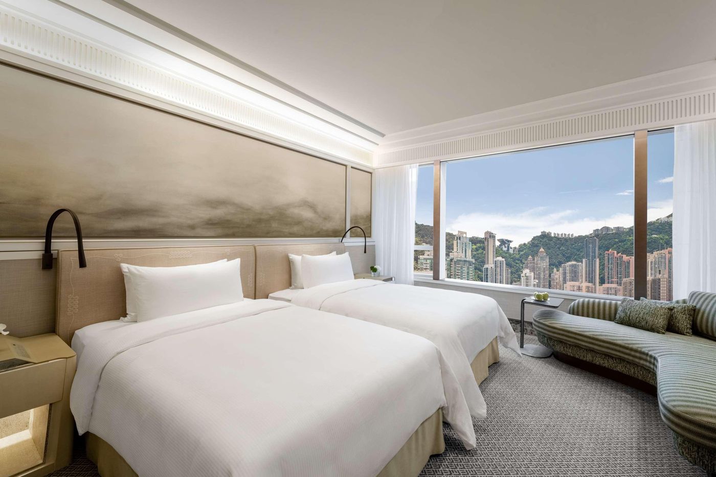 Island-Shangri-La-Hong-Kong-Room-33