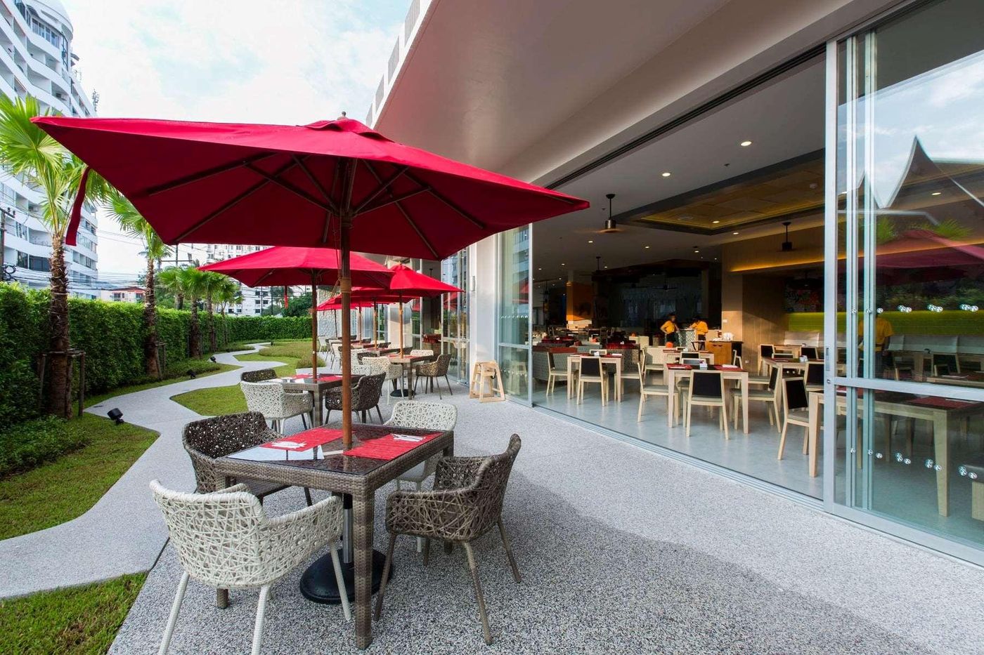 Ramada-By-Wyndham-Phuket-Deevana-Restaurant-12