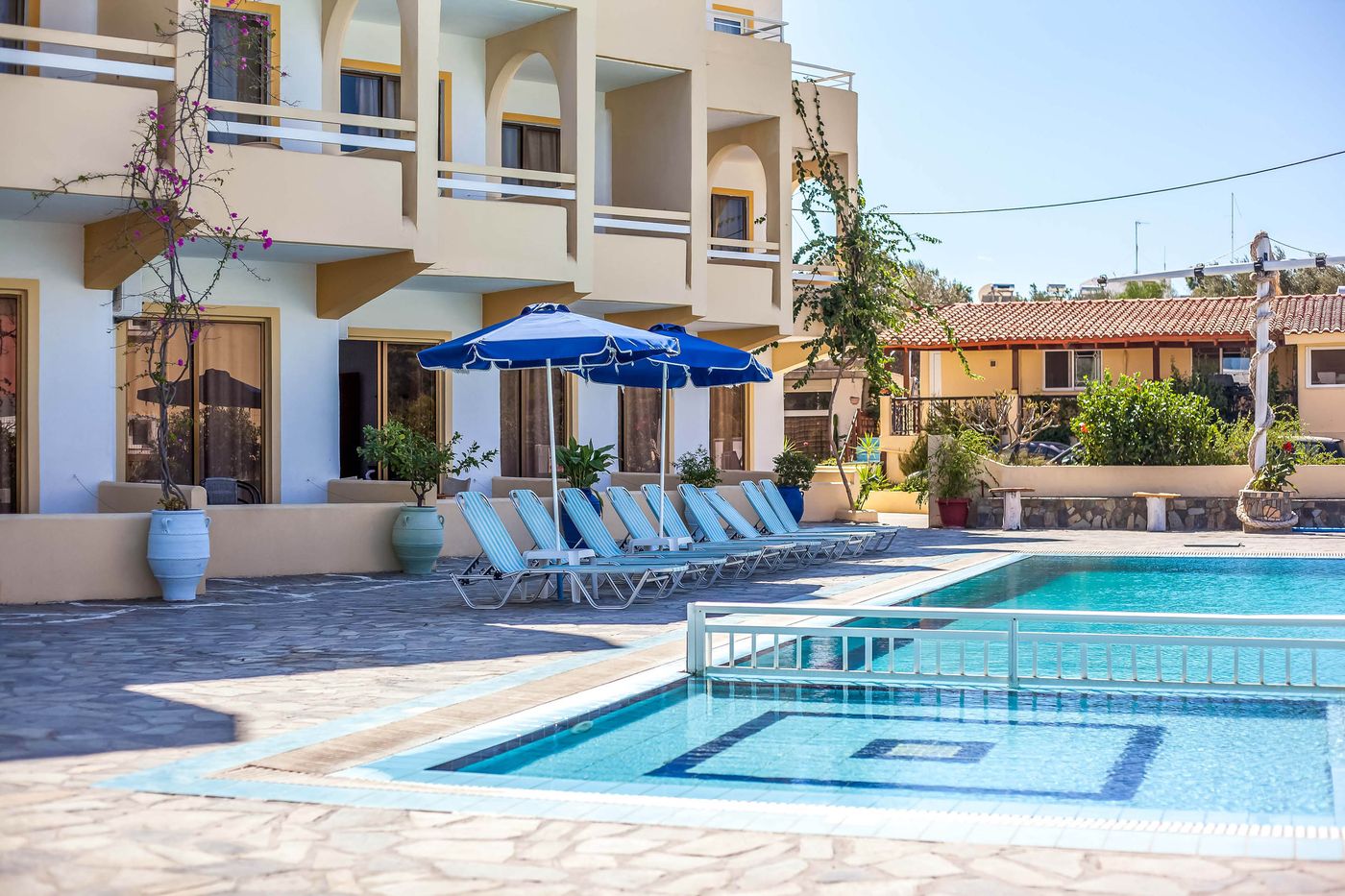 Kiras-Studios-Pool-6