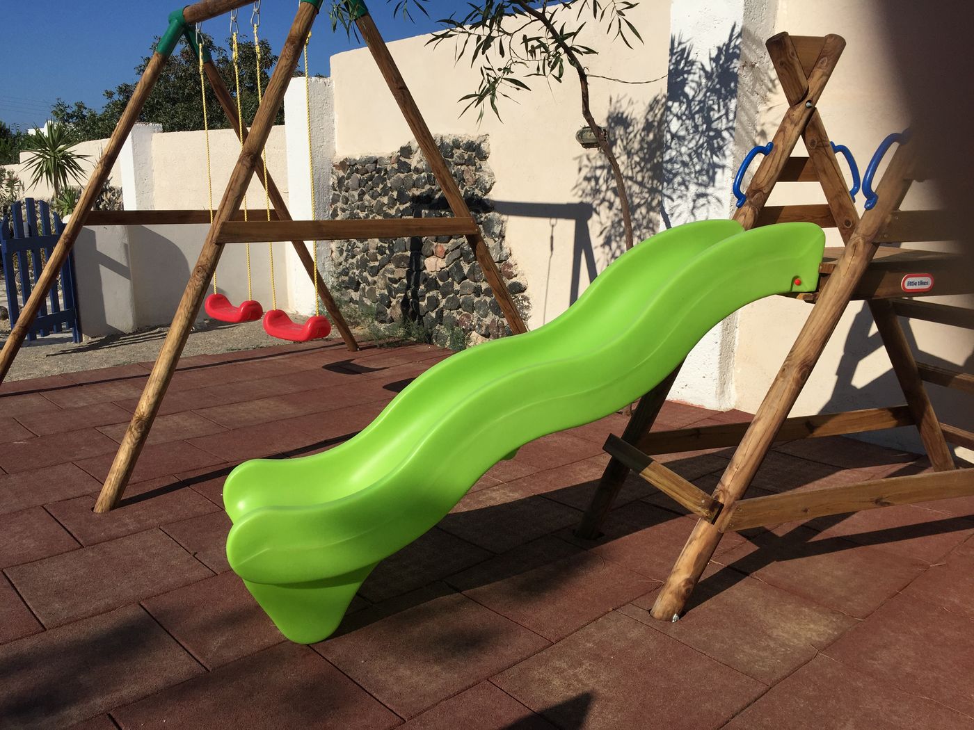 Rivari-Santorini-Sports-and-Entertainment-27