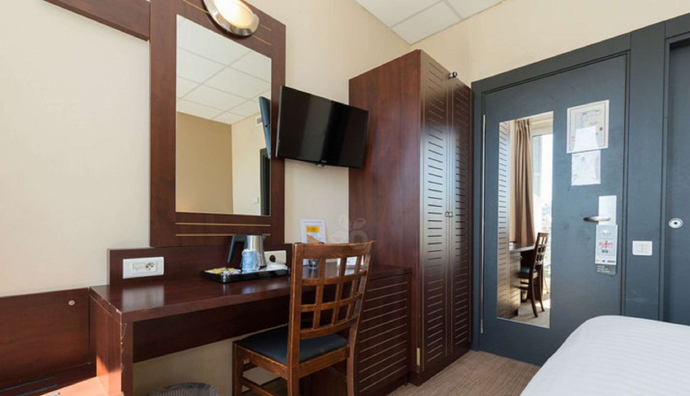 Kyriad-Nice-Centre-Gare-Room-21