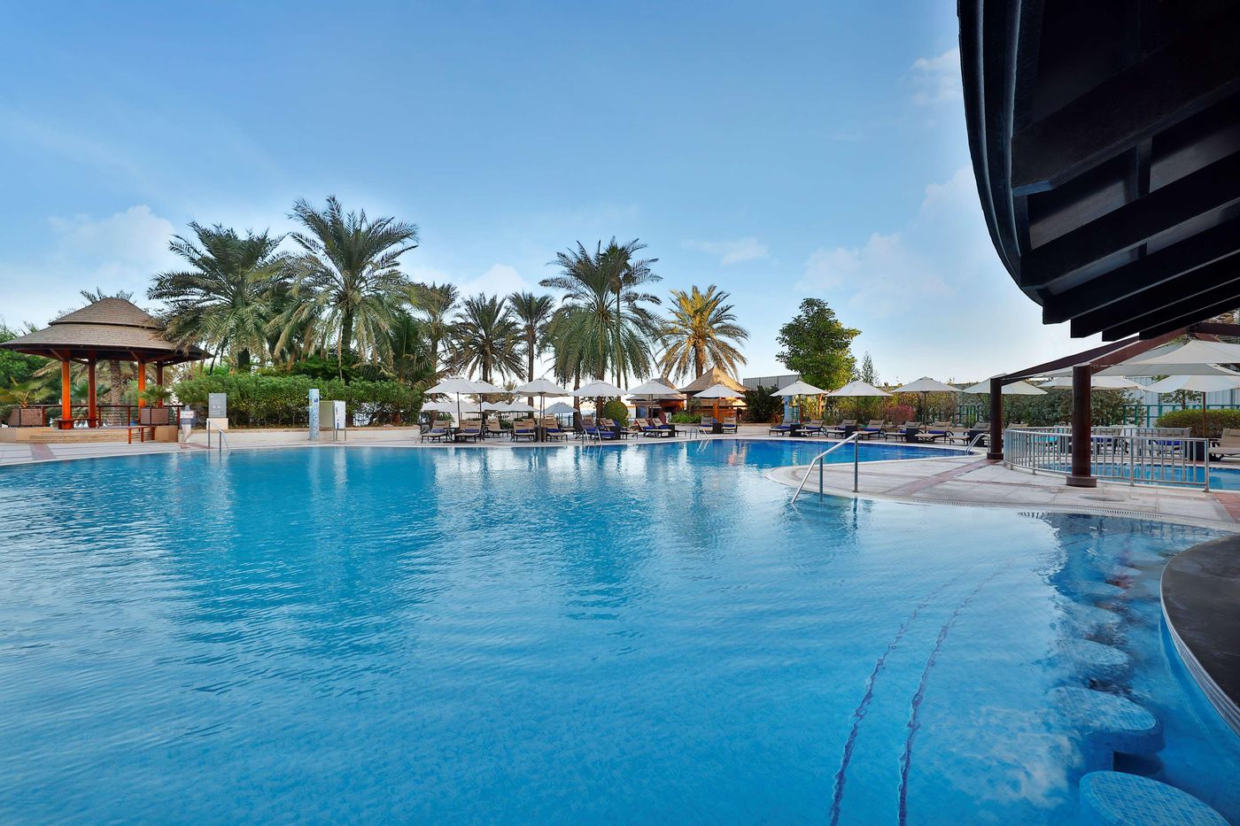 Hilton-Dubai-The-Walk-Pool-3