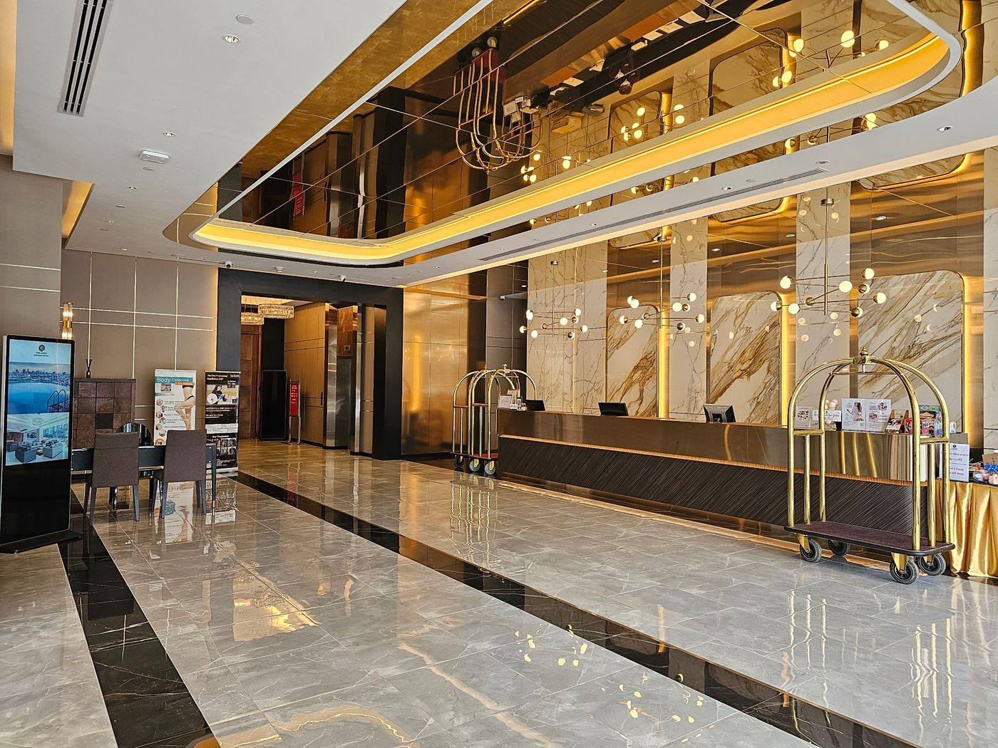 Column-Bangkok-Lobby-3