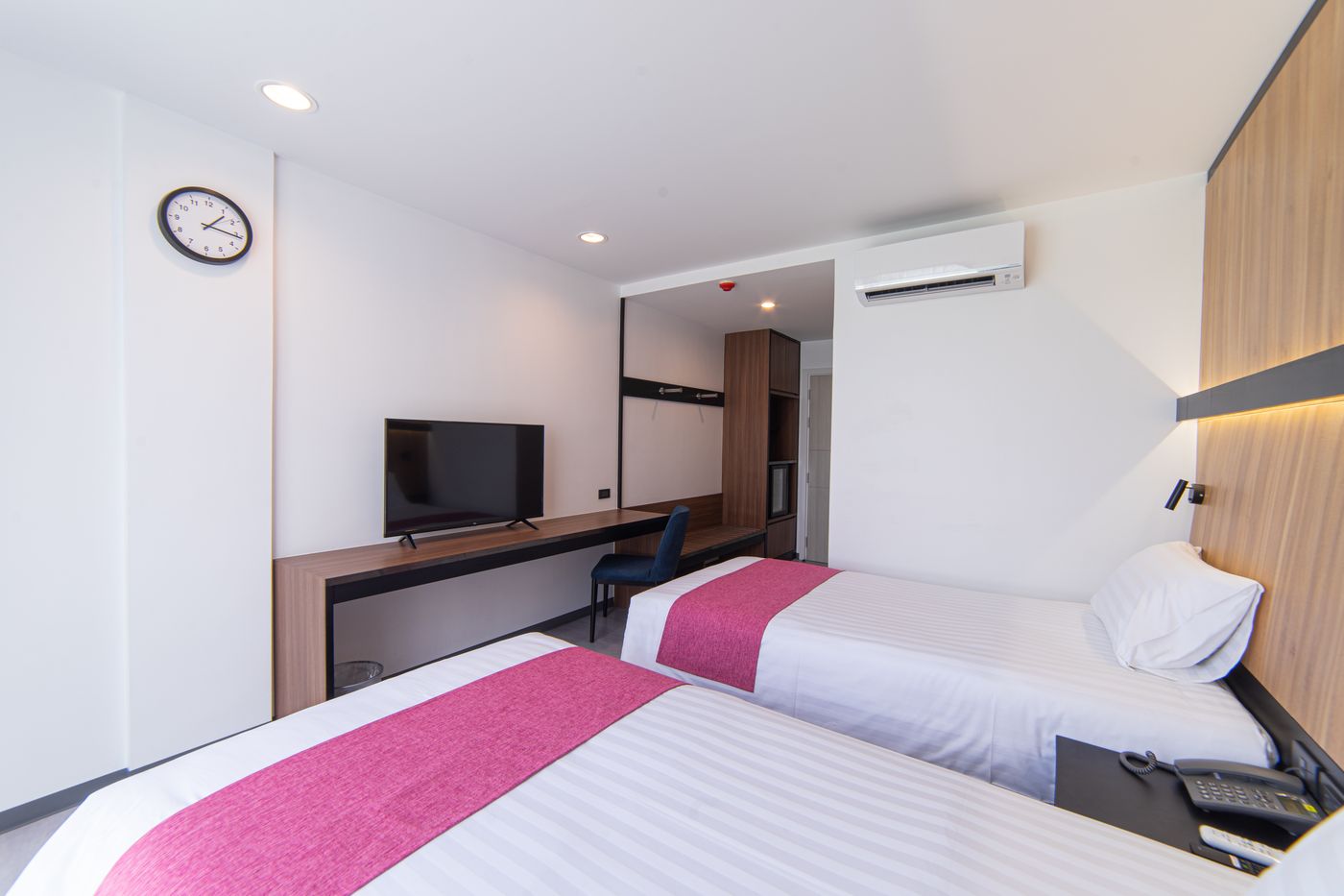 Gate43-Airport-Hotel-Room-27