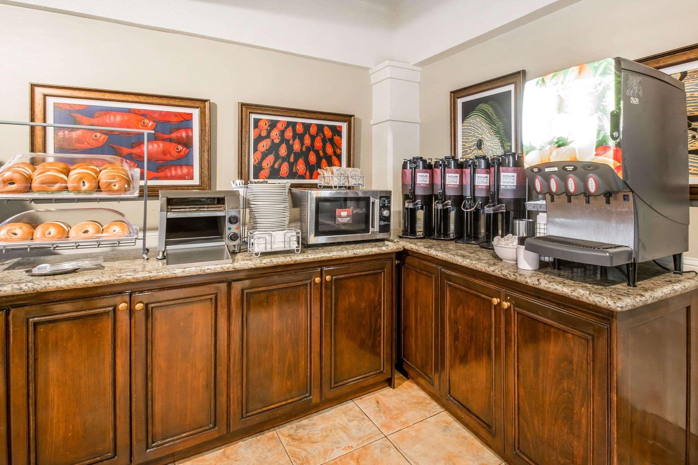 Comfort-Suites-Paradise-Island-Restaurant-52