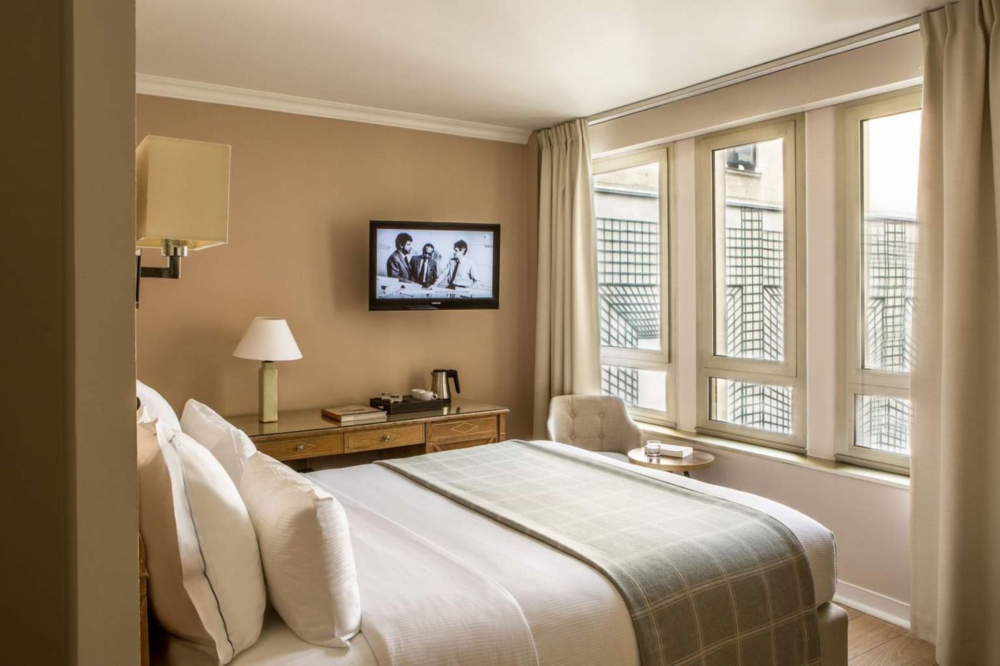 Royal-Garden-Champs-Elysees-Room-22
