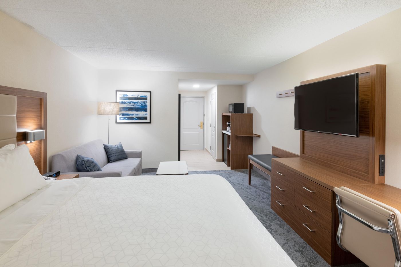 Holiday-Inn-Express---Suites-Boston---Cambridge-Room-7