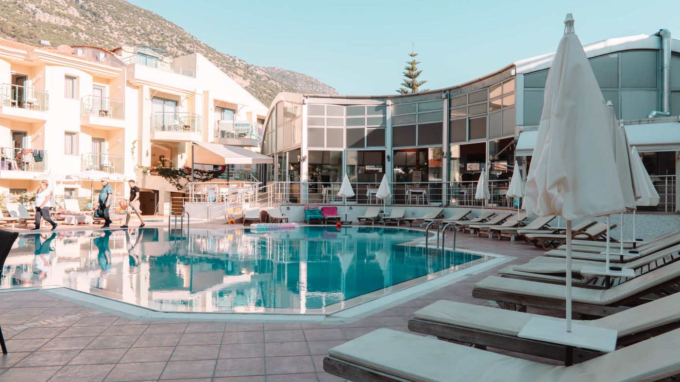 Belcehan-Deluxe-Pool-4