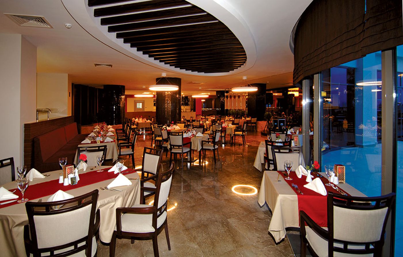 Commodore Elite Suites & Spa - Adults Only