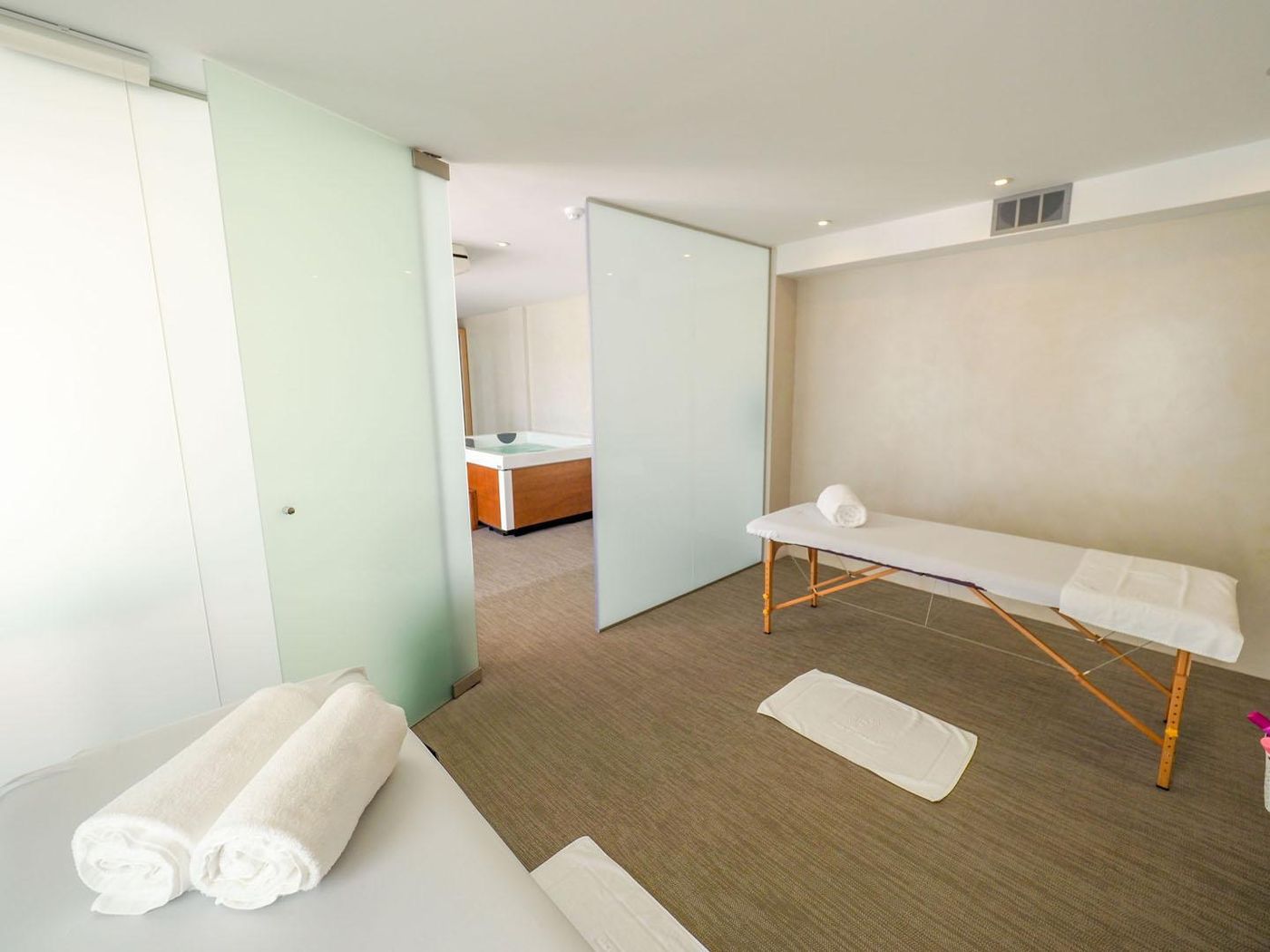 Royal-Plaza-General-view-53