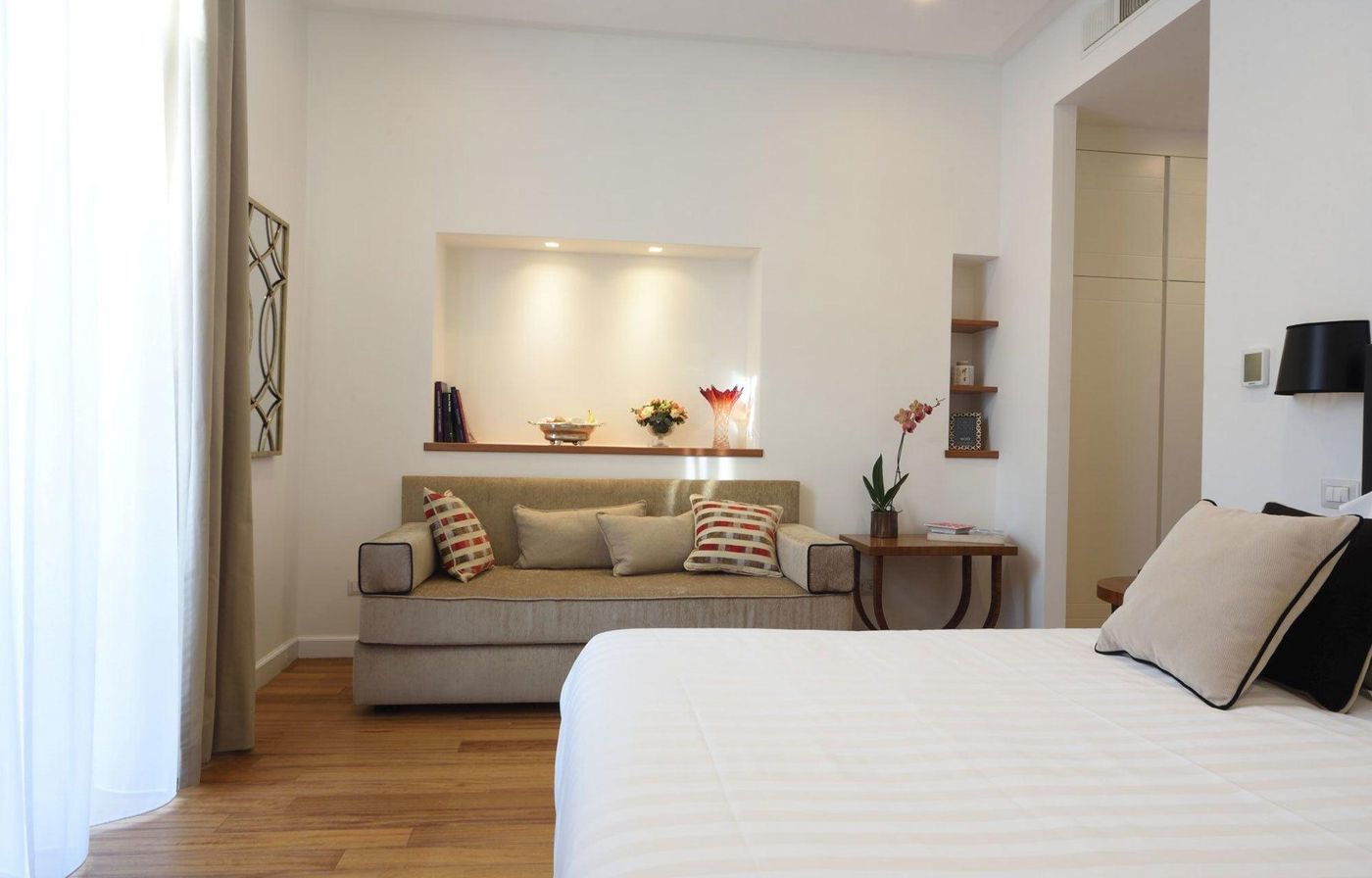 900-Piazza-Del-Popolo-Room-22