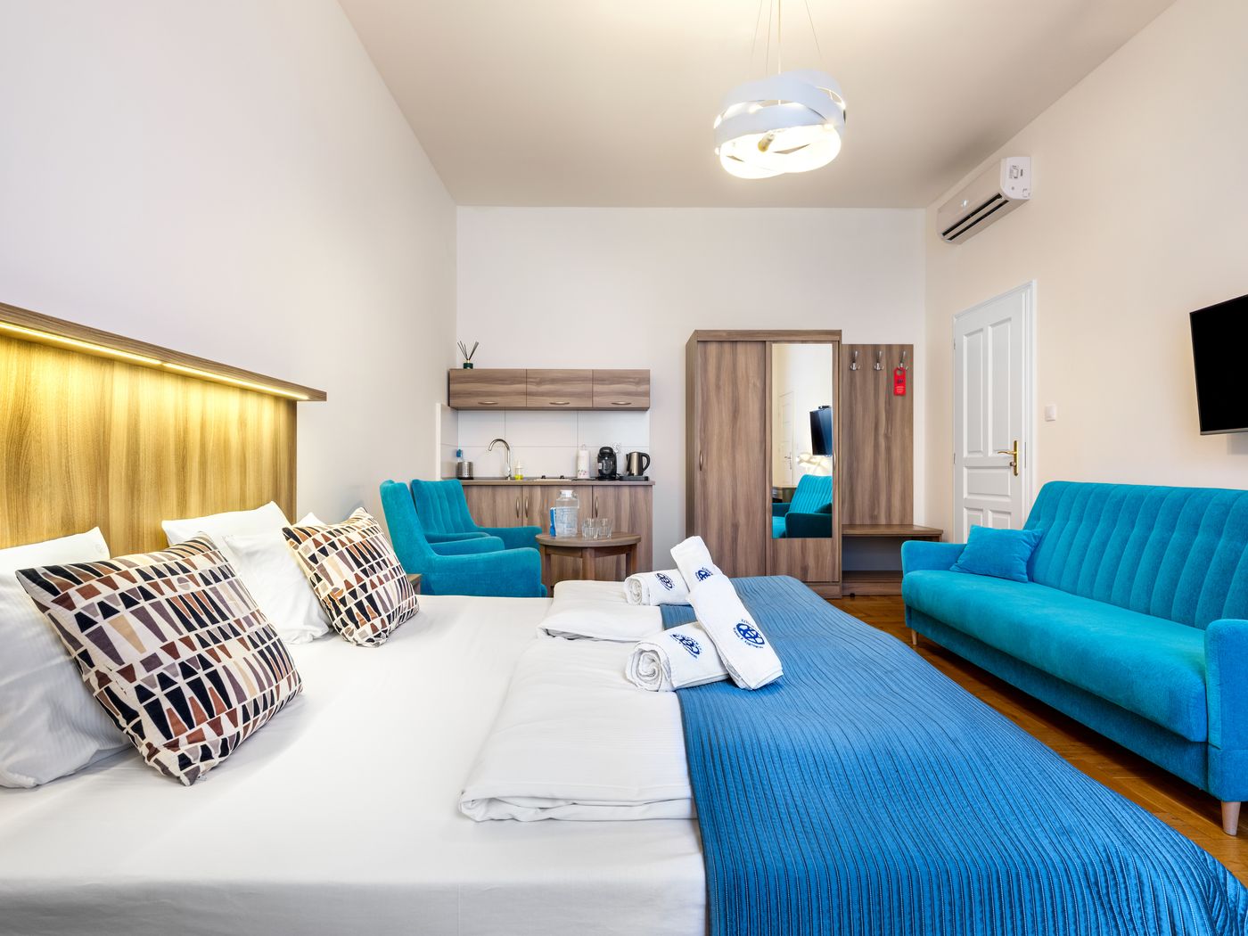 Kosmopolita-Rooms---Apartments-Room-18