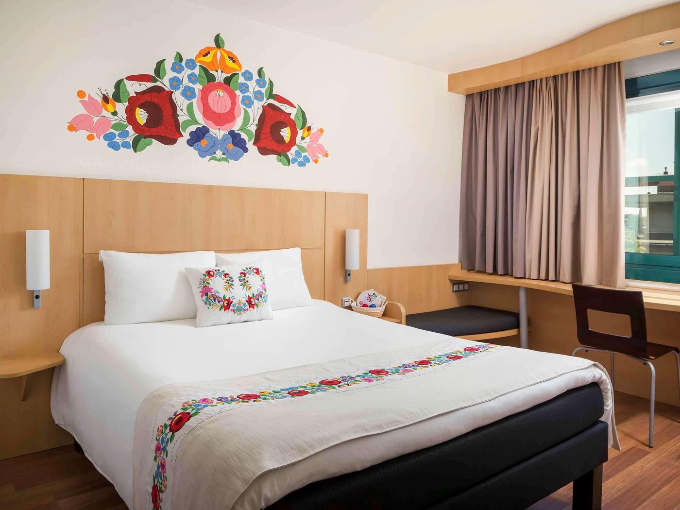 Ibis-Hotel-Heroes-Square-Room-39