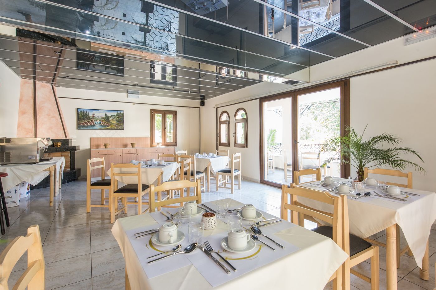 Niriedes - Dionyssos Village