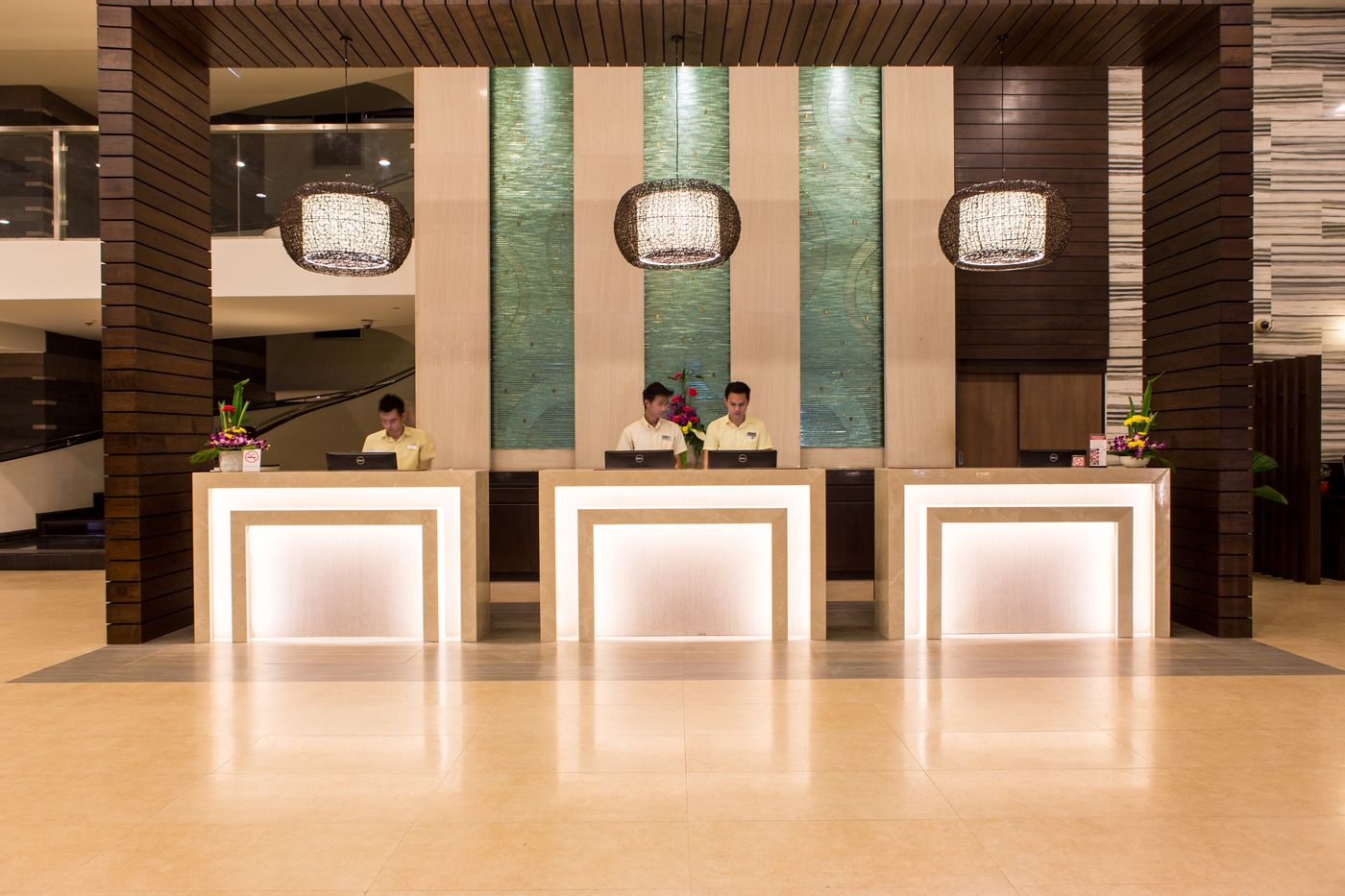 Deevana-Plaza-Phuket-Lobby-53