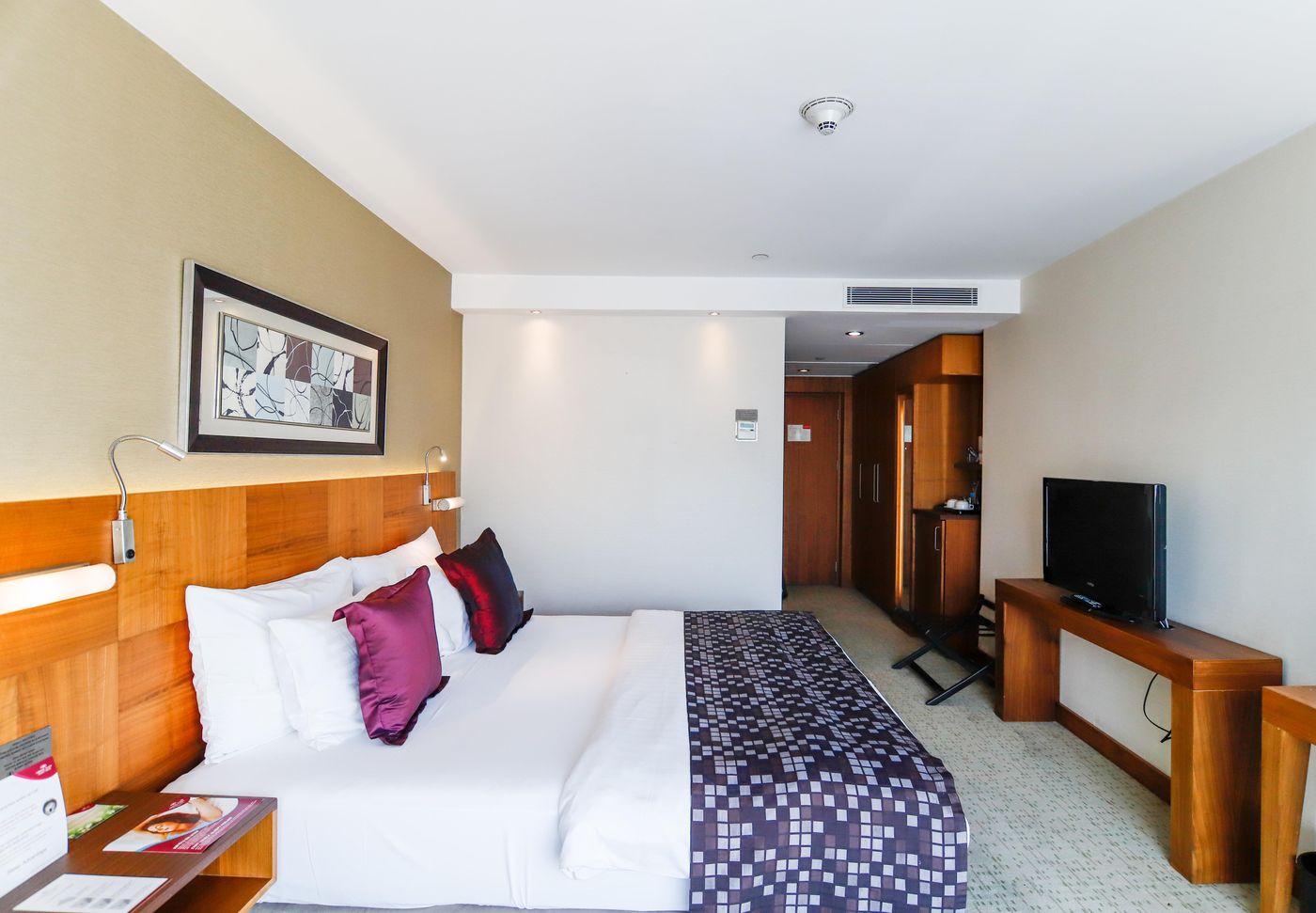 Crowne-Plaza-Harbiye-Room-20