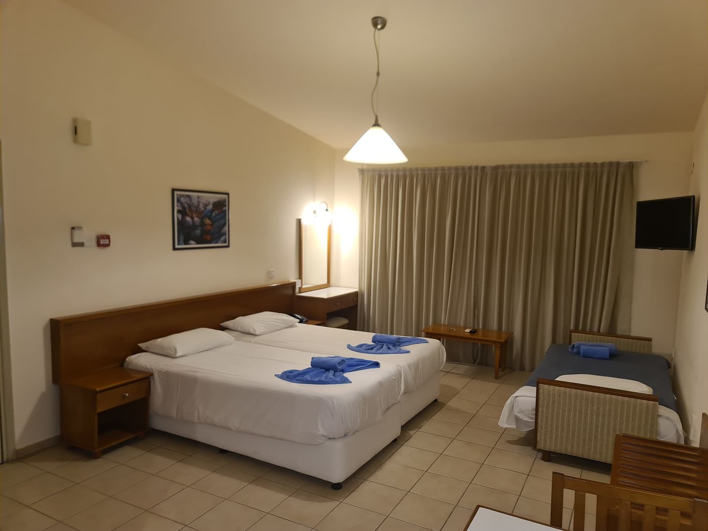 Nissiana-Hotel-and-Bungalows-Room-25