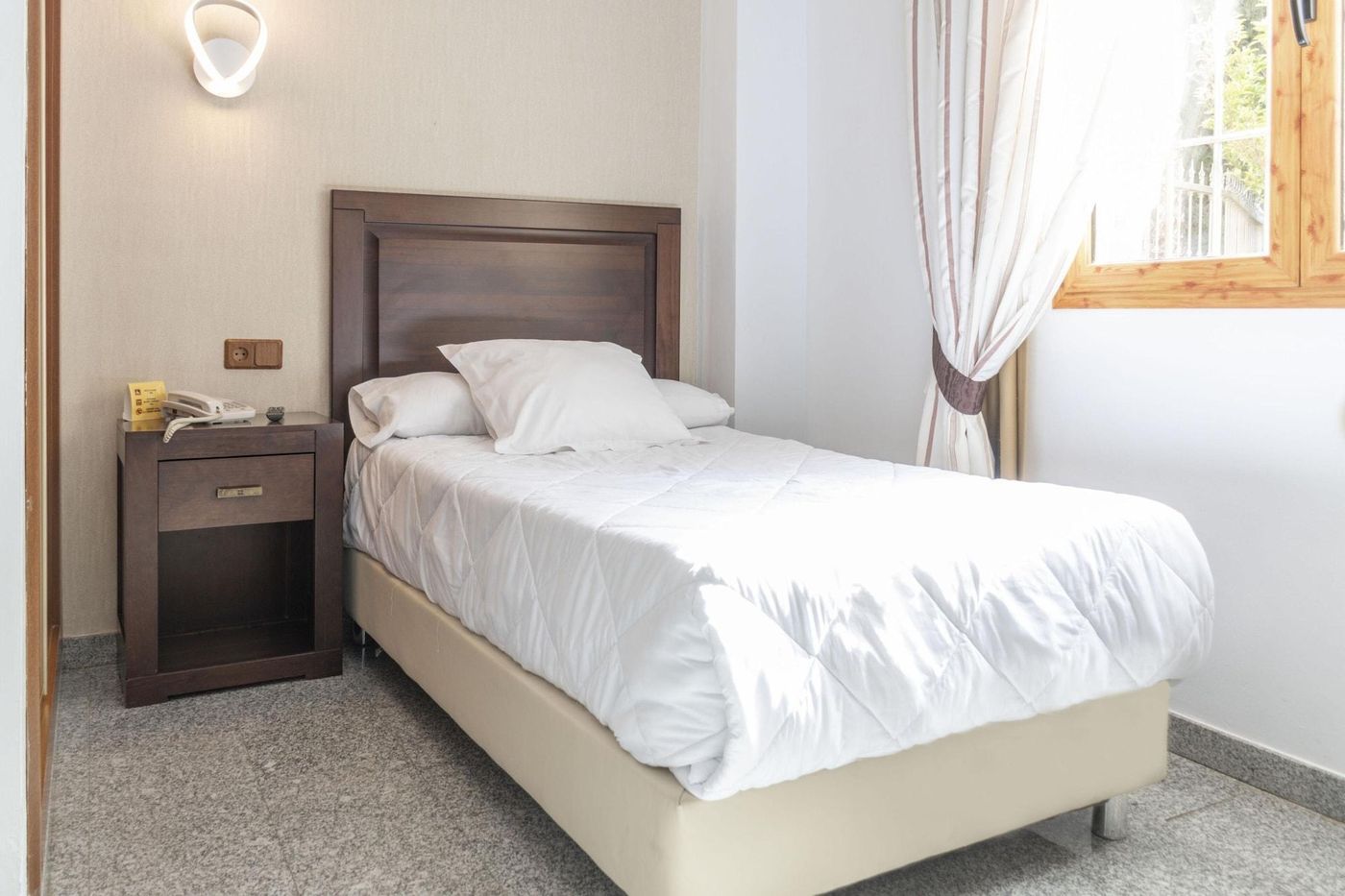 Hotel-Plaza-del-Castillo-Room-26