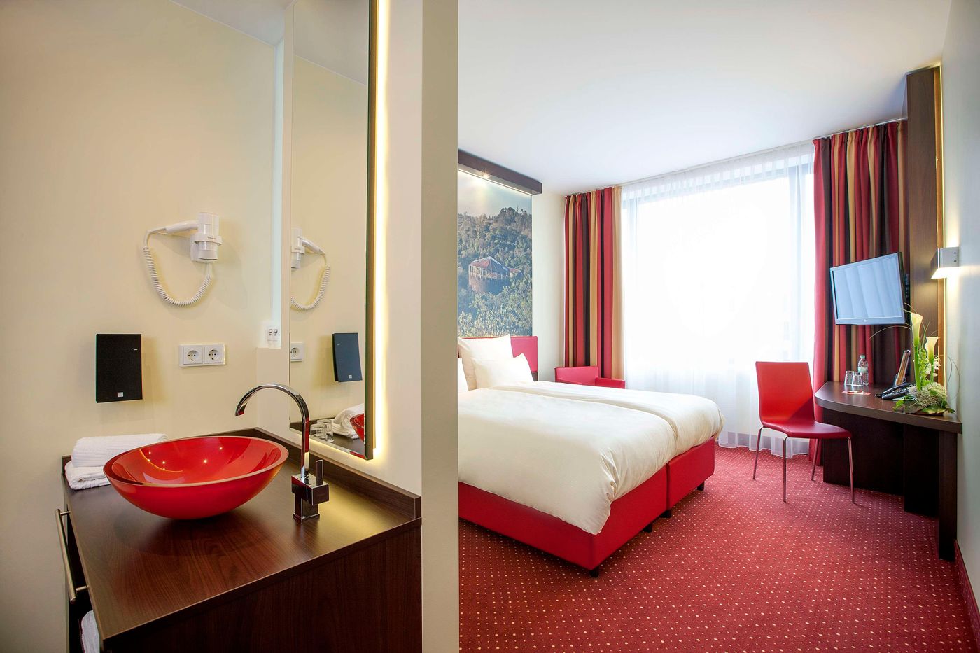 Best-Western-Plus-Plaza-Berlin-Kurfuerstendamm-Room-24