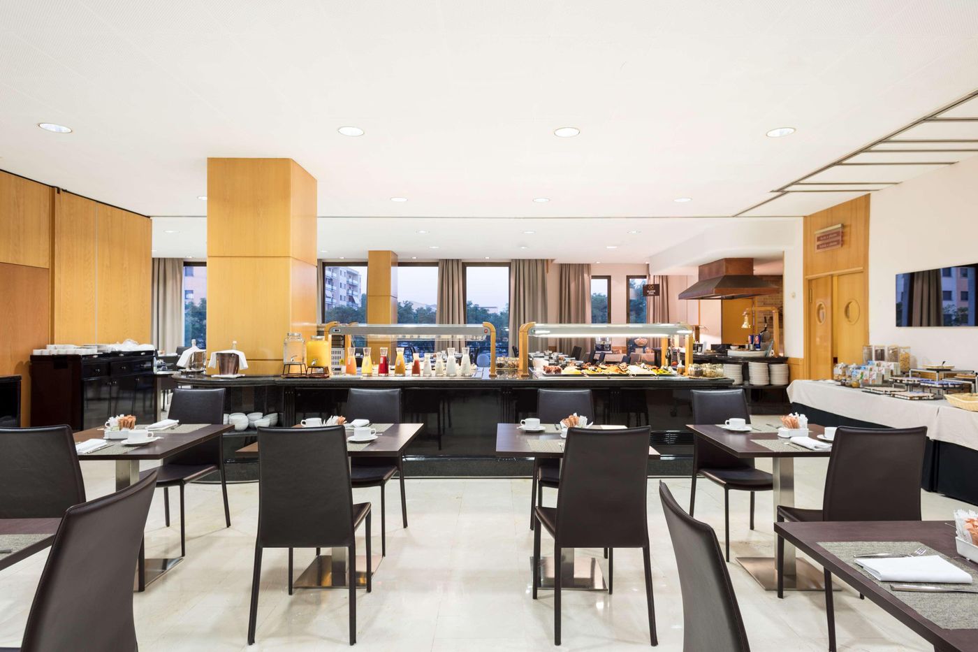 Best-Western-Premier-CMC-Girona-Restaurant-36