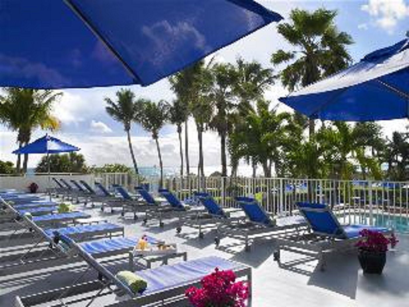 Radisson Hotel Miami Beach - United States - Miami Beach - Terrace - 0