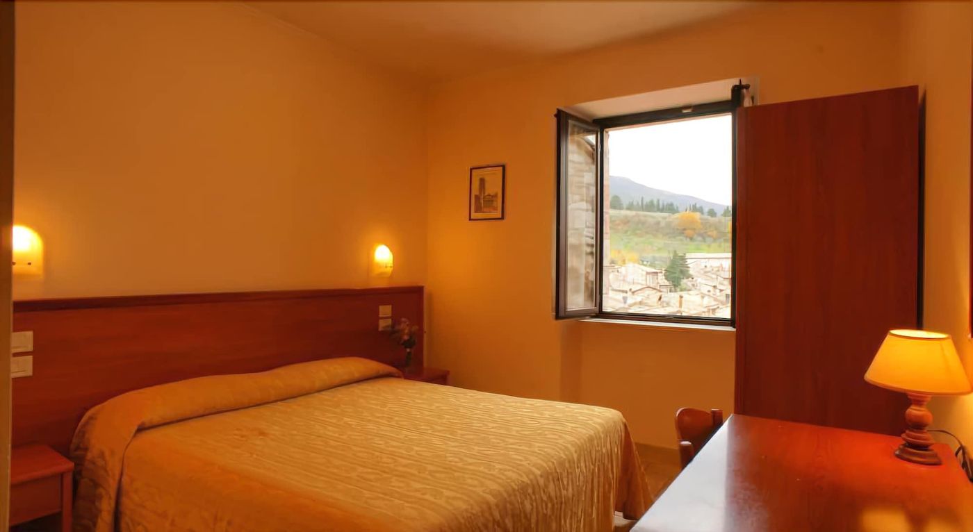 La Rocca-Italy-ASSISI -Room-8