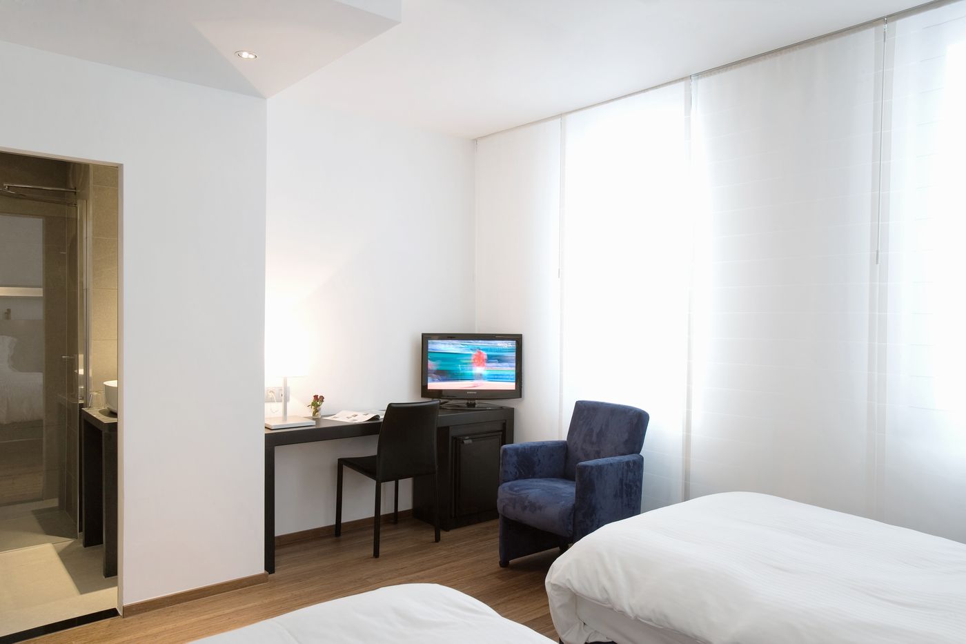 Aqua-Hotel-Brussels-Room-6