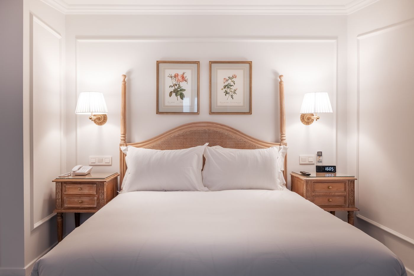 Manos-Stephanie-Hotel-Room-28