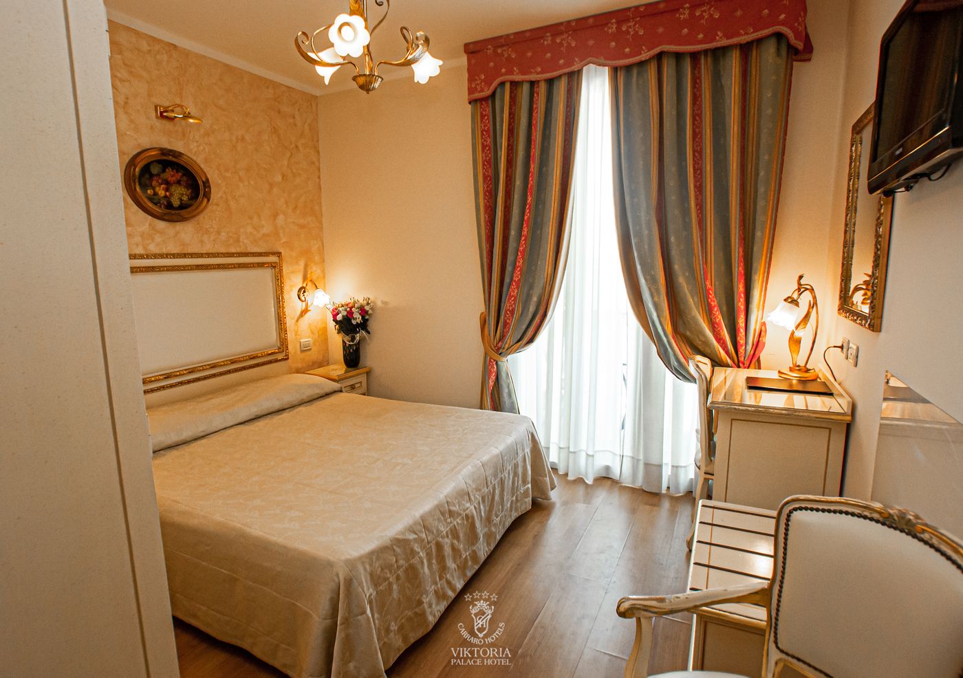 Viktoria-Palace-Room-11