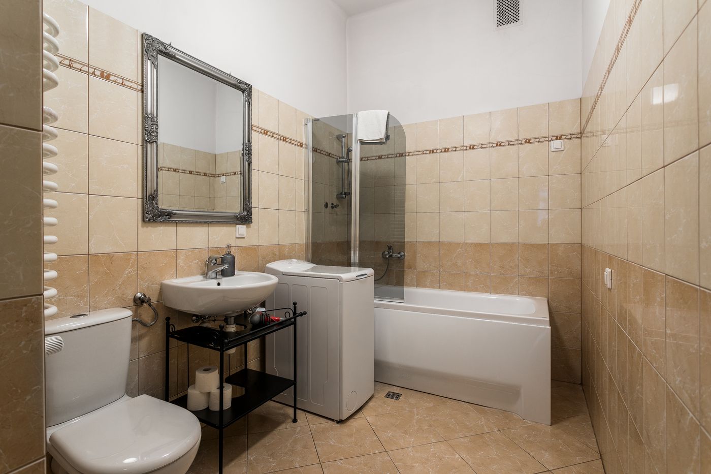 The-Spiski-Palace-Apartments-Room-53