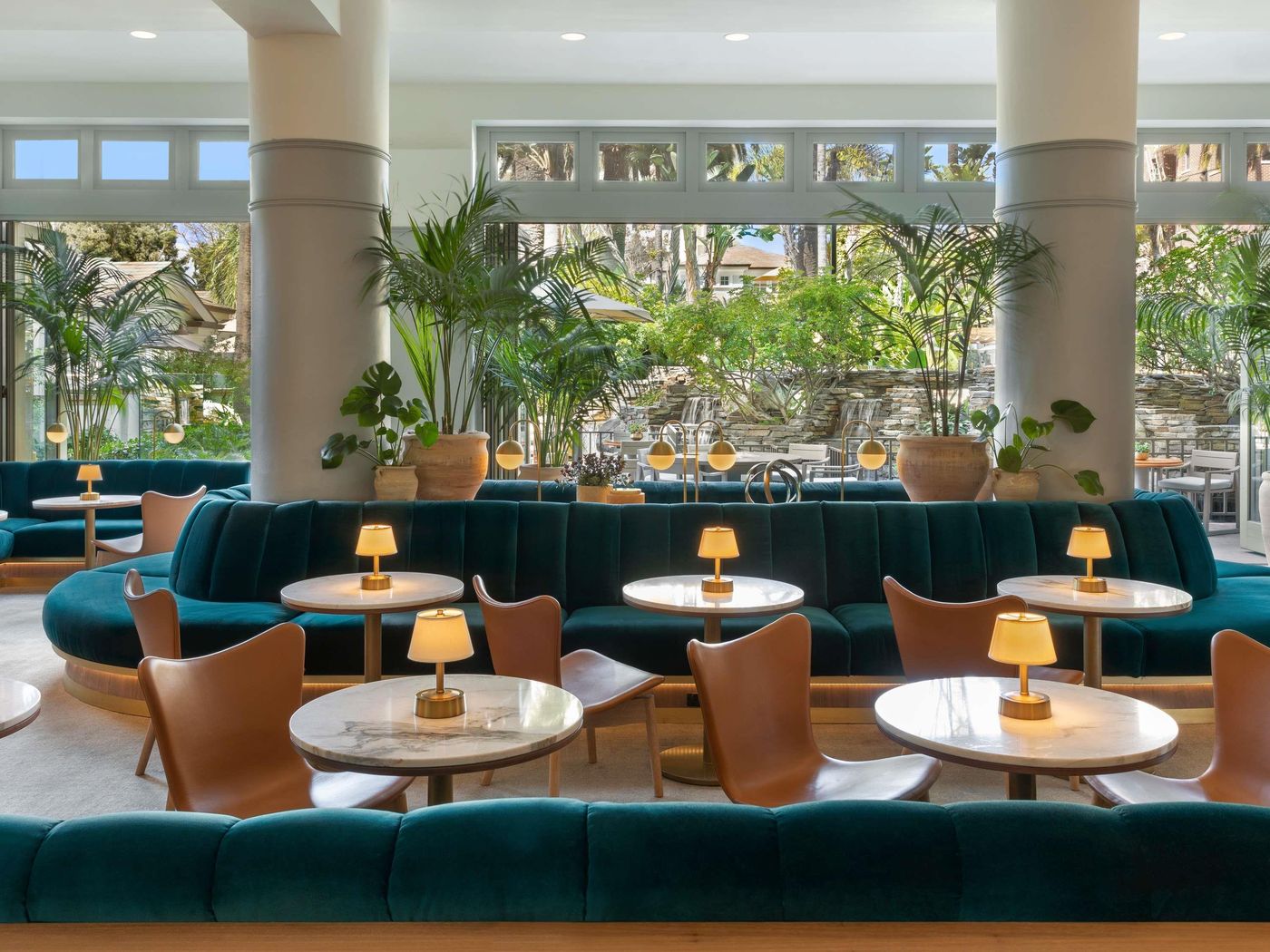 Fairmont-Miramar-Hotel---Bungalows-Bar-14