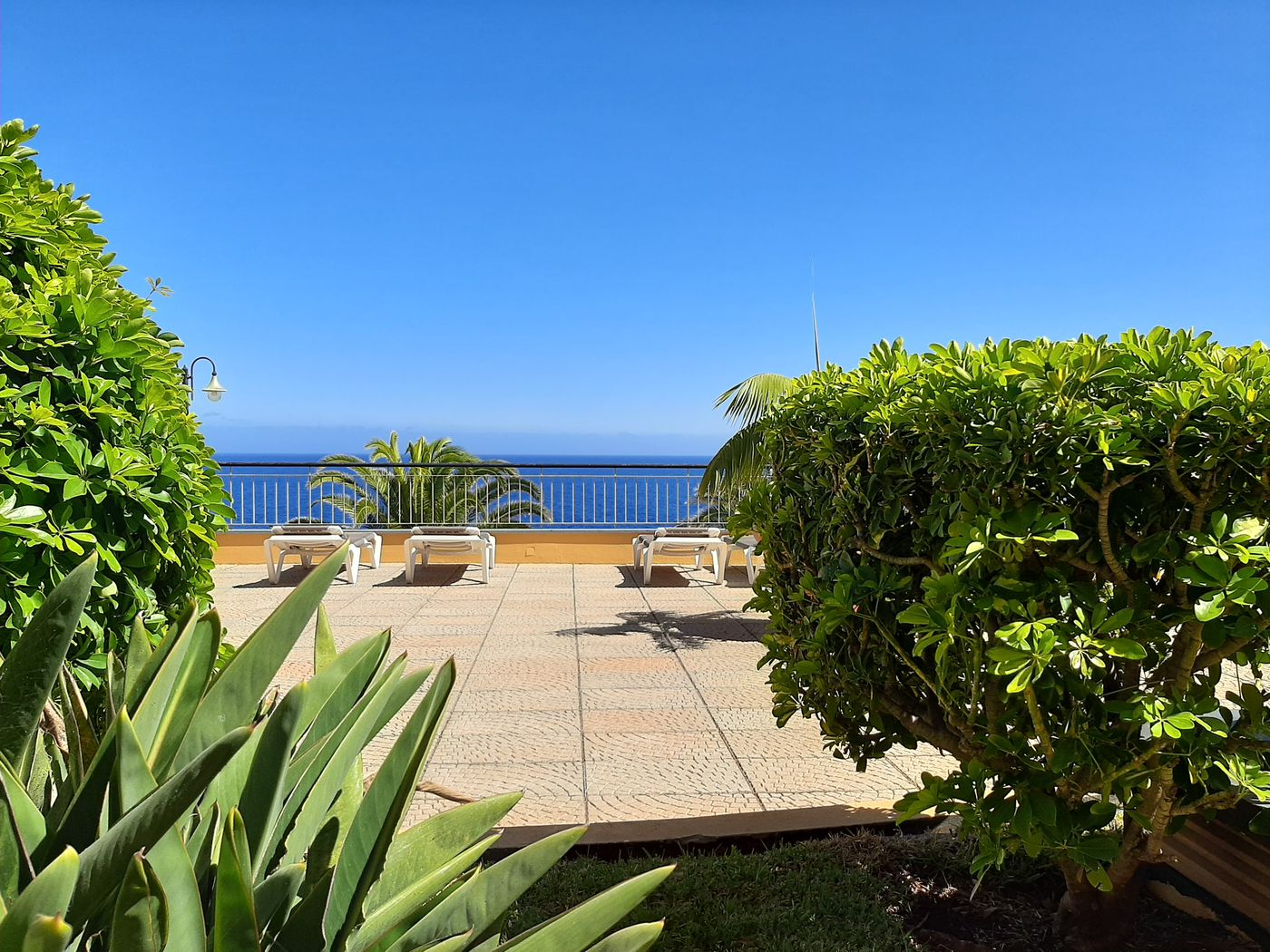 Hotel-Cais-da-Oliveira-Terrace-54