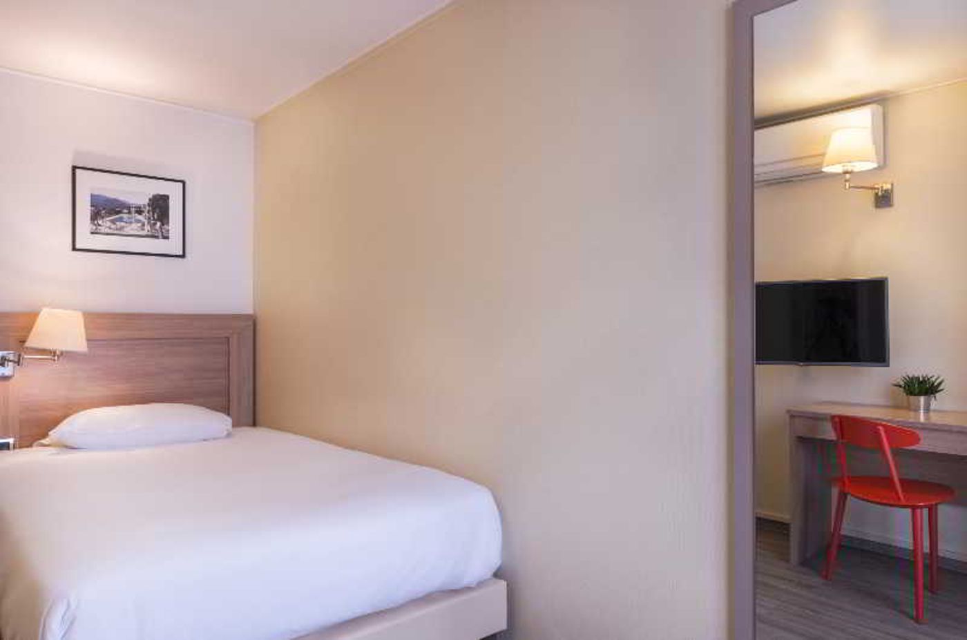 Hotel-Boris-V--by-HappyCulture-Room-27