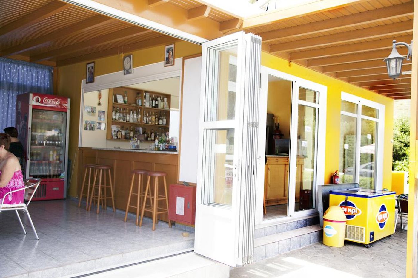 Manolis-Studios-Lobby-20