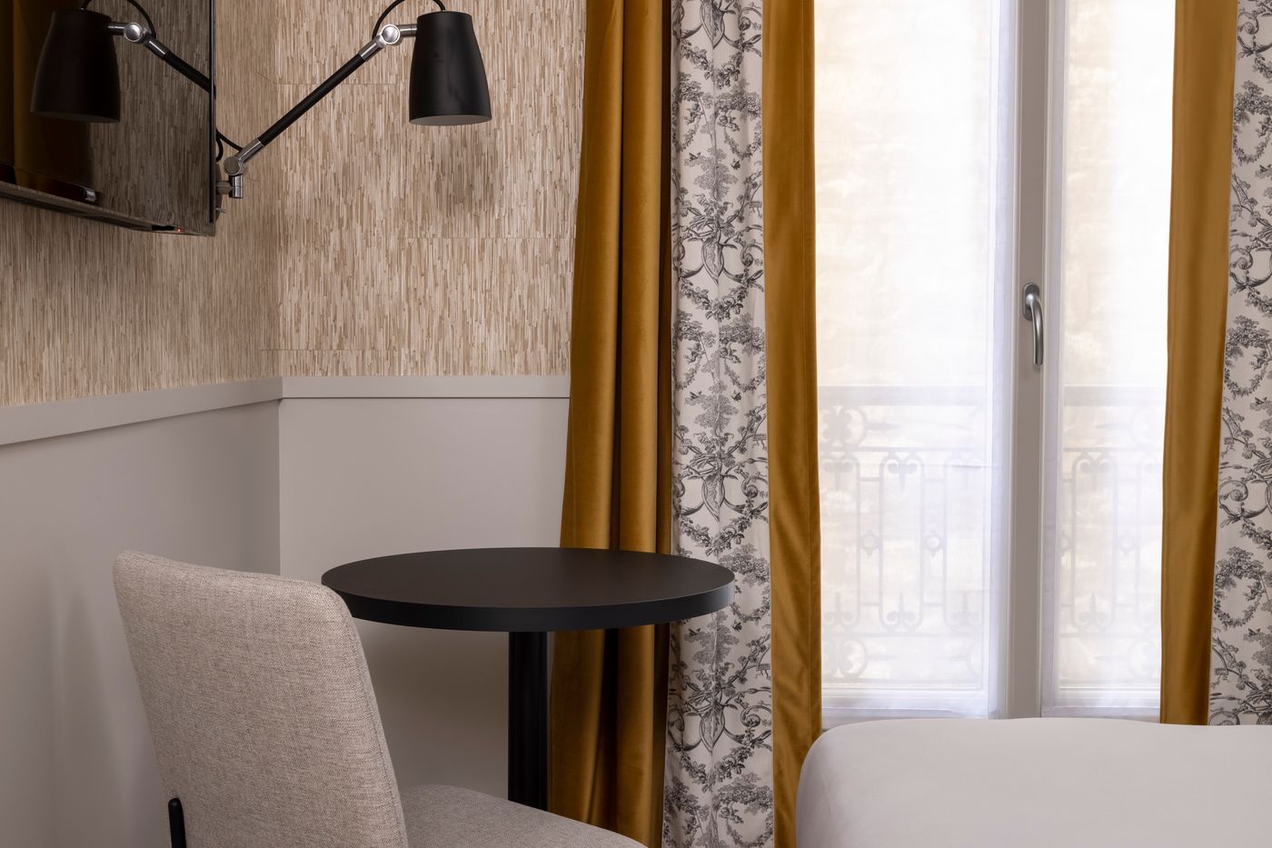 Grand-Hotel-Leveque-Room-12