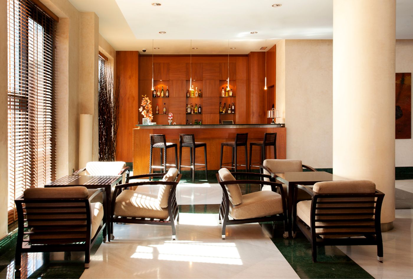 NH-Ciudad-de-Almeria-Bar-18