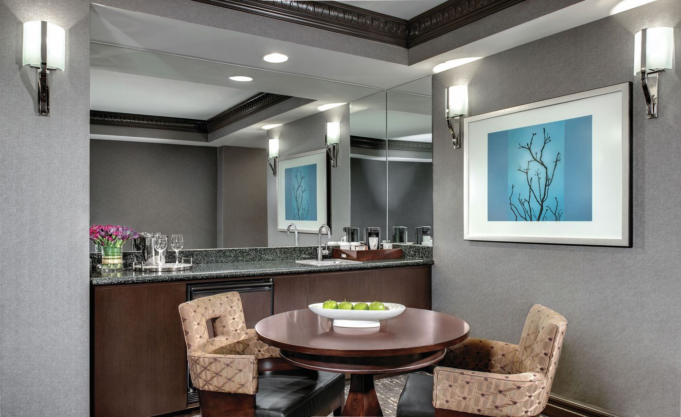 Luxor-Hotel-and-Casino-Room-23