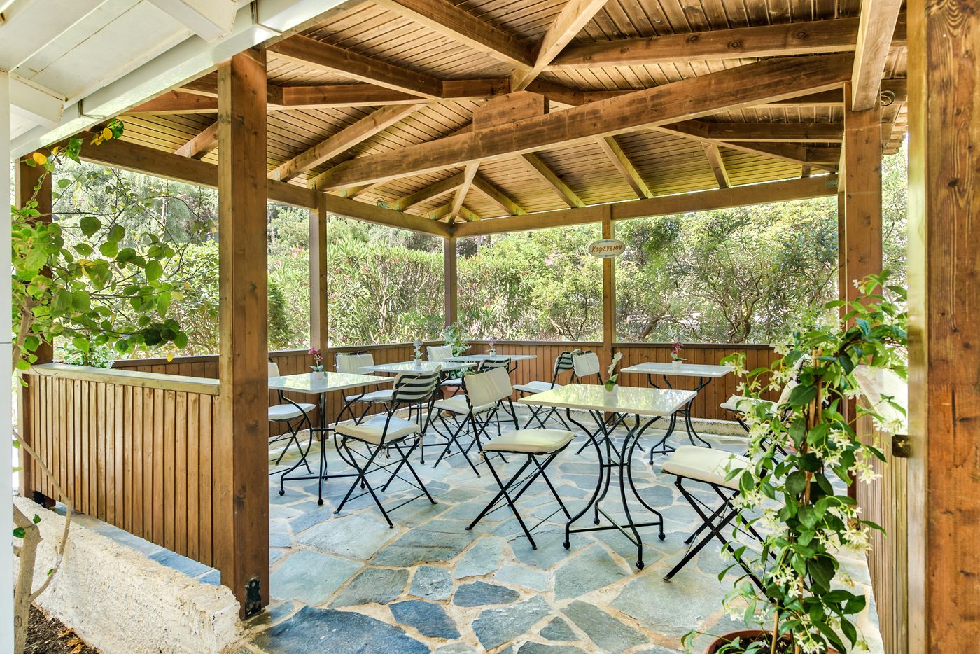 Aquarius-Hotel-Restaurant-10