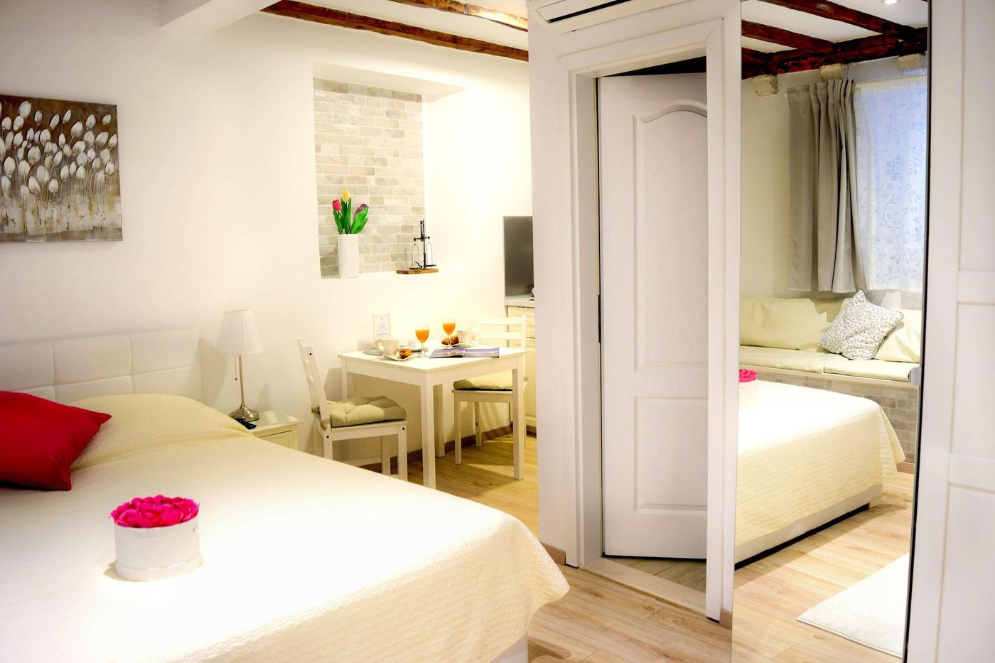 Rilati-Old-Town-Palace-Room-14