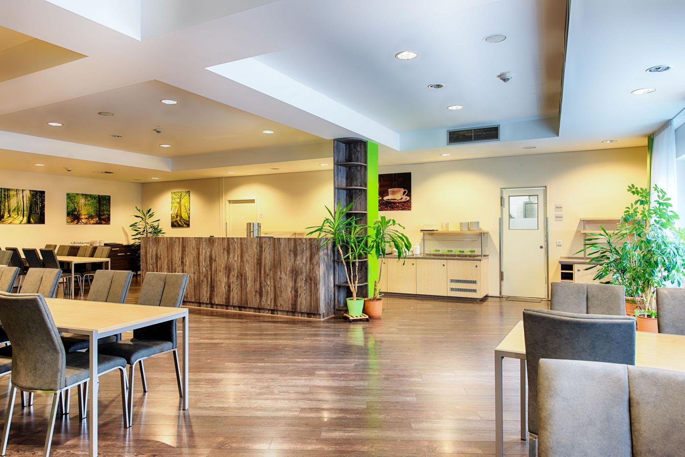 B-B-Hotel-Berlin-City-Ost-Lobby-2