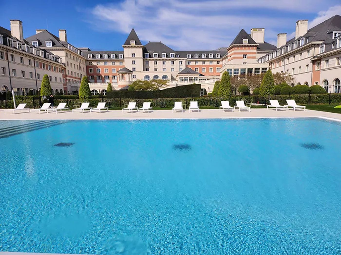 Dream-Castle-Paris-Pool-45
