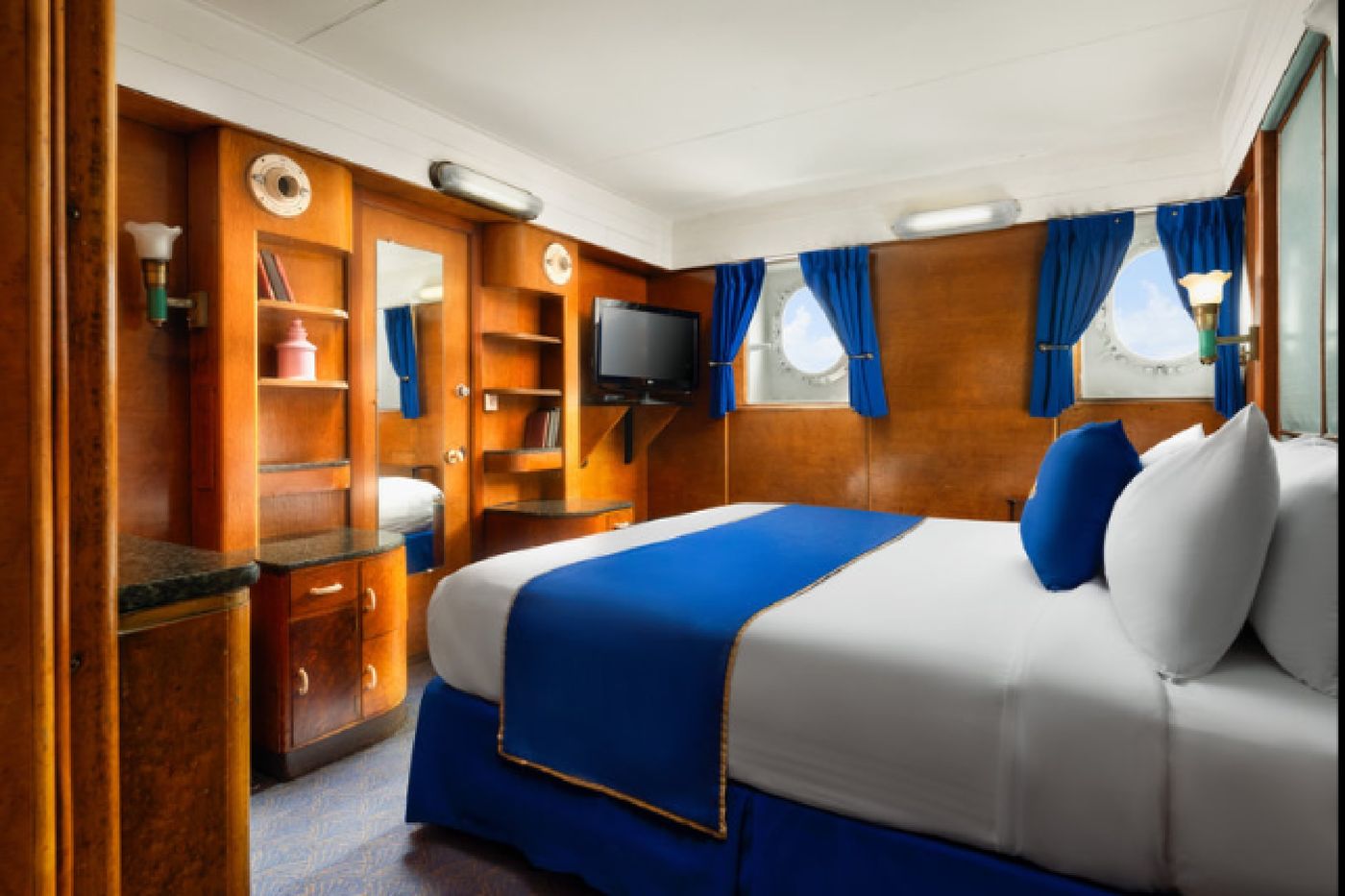Queen-Mary-Hotel-Room-16