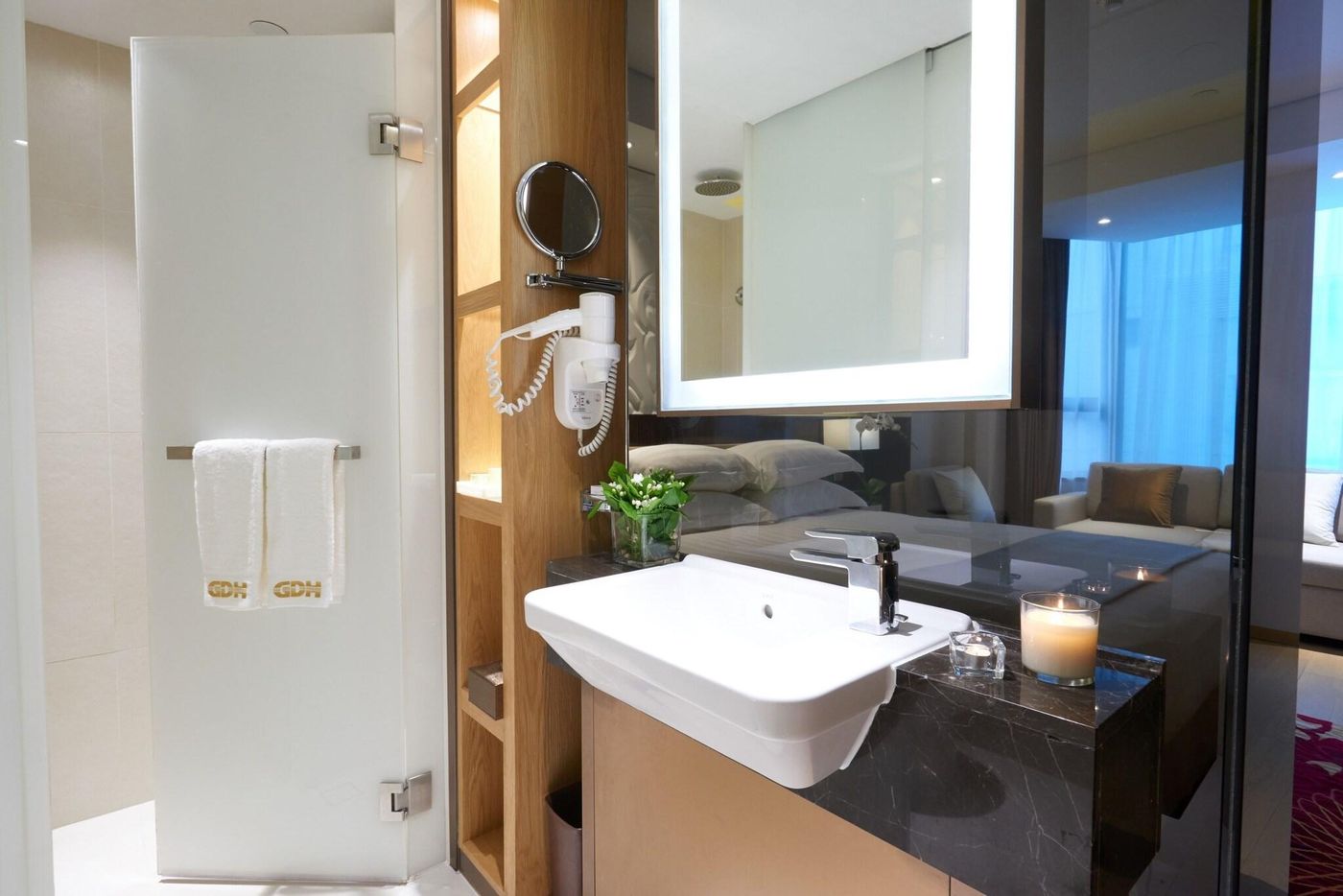 Wharney-Hotel-Room-37