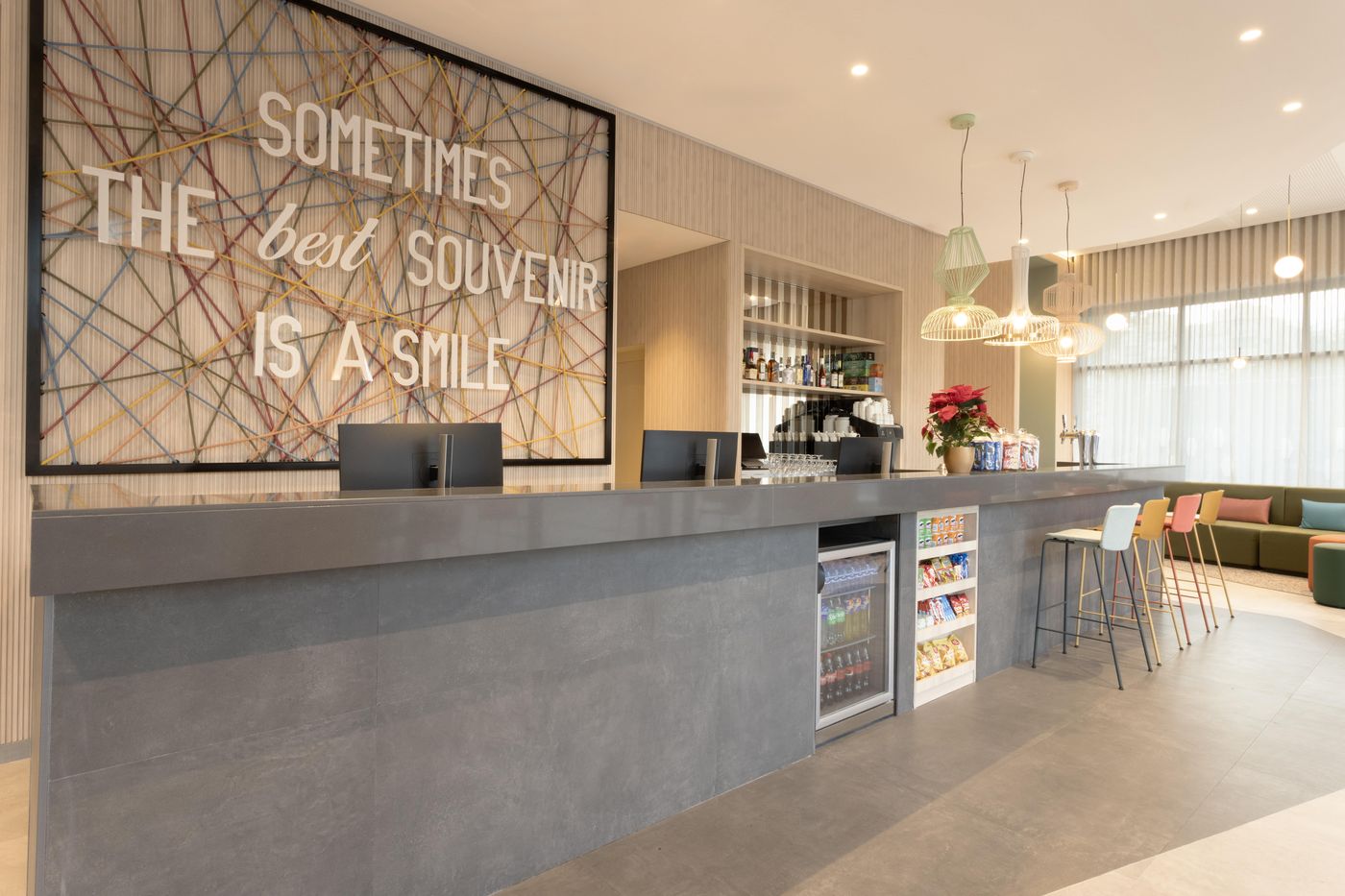 Hampton-By-Hilton-Malaga-Martiricos-Lobby-29