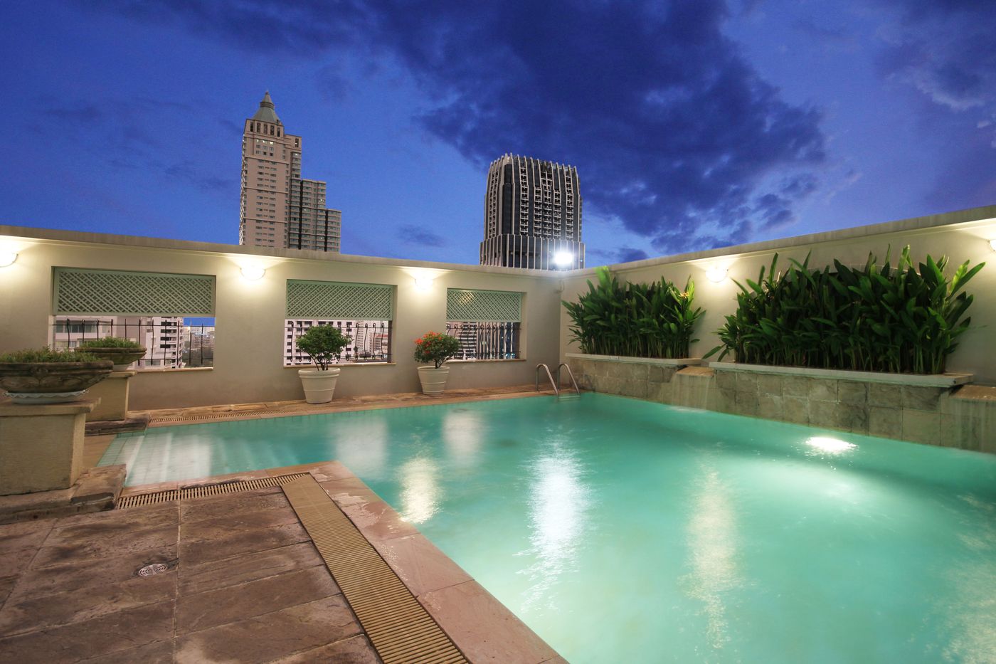 Cape-House-Langsuan-Pool-41