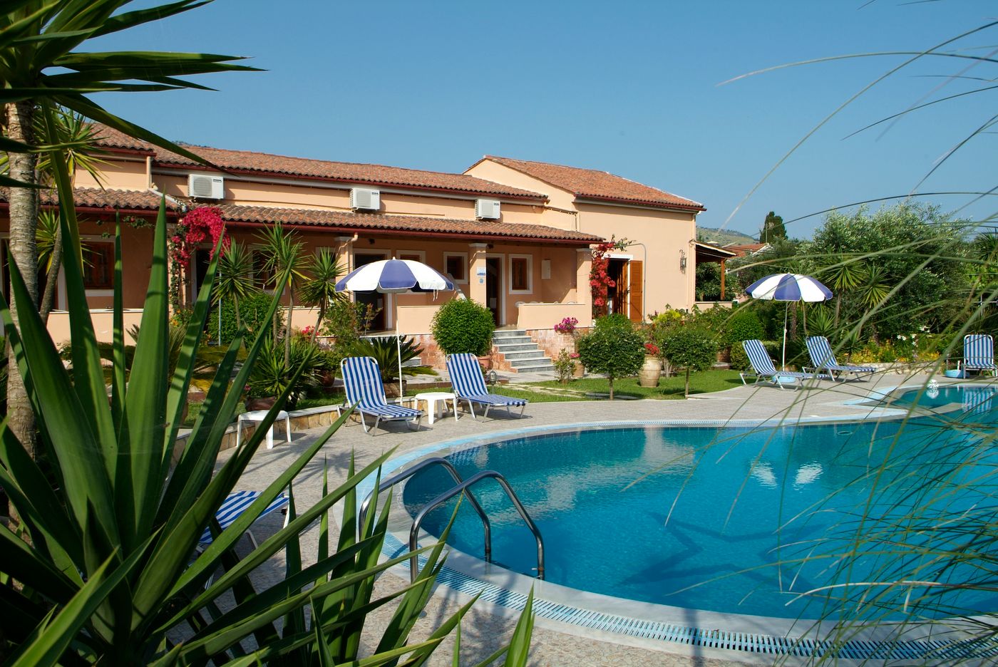 Mary-Helen-Apartments-General-view-3